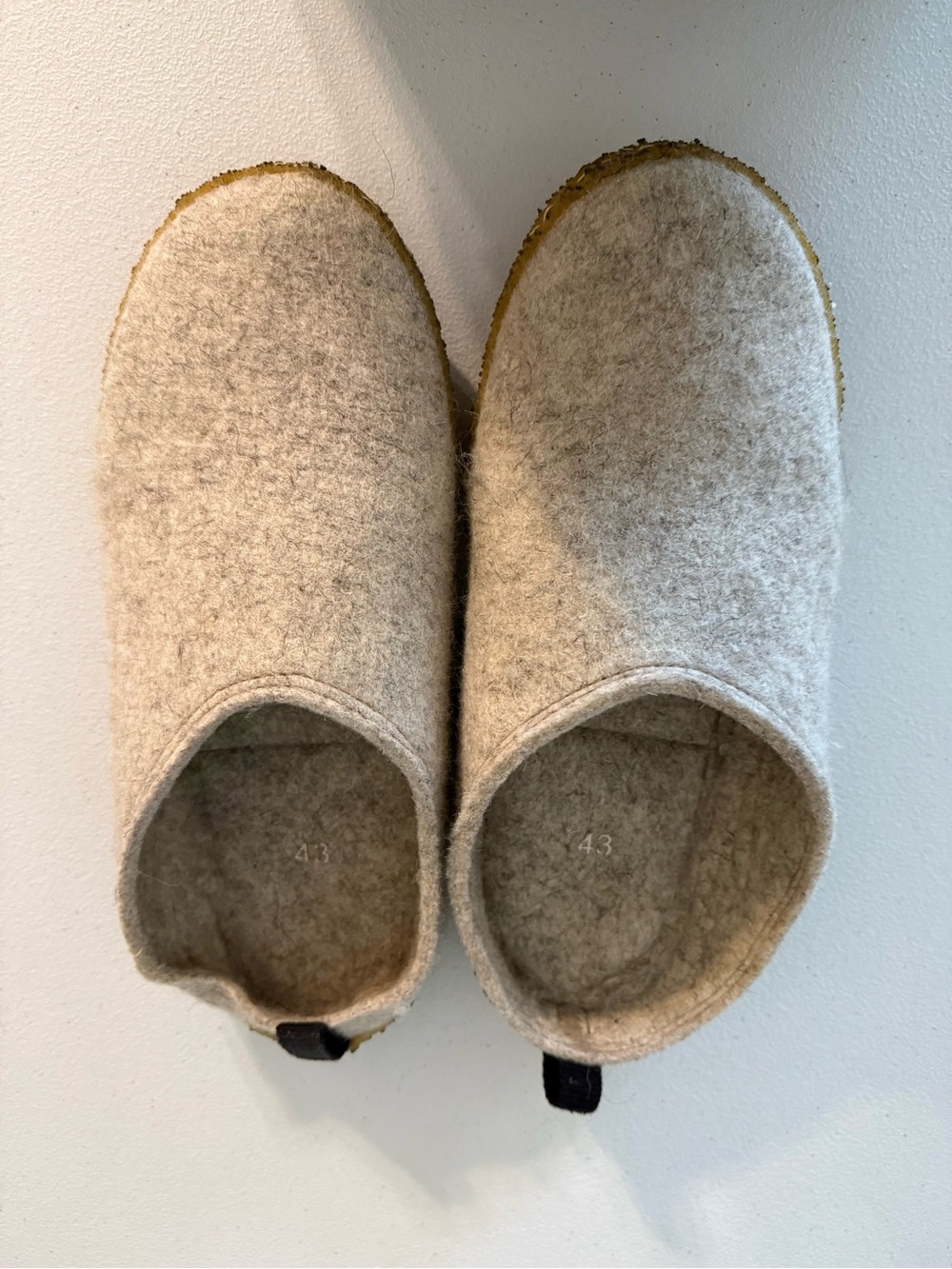 Kyrgies Outdoor Wool Slides Mens Size 10 Oatmeal
